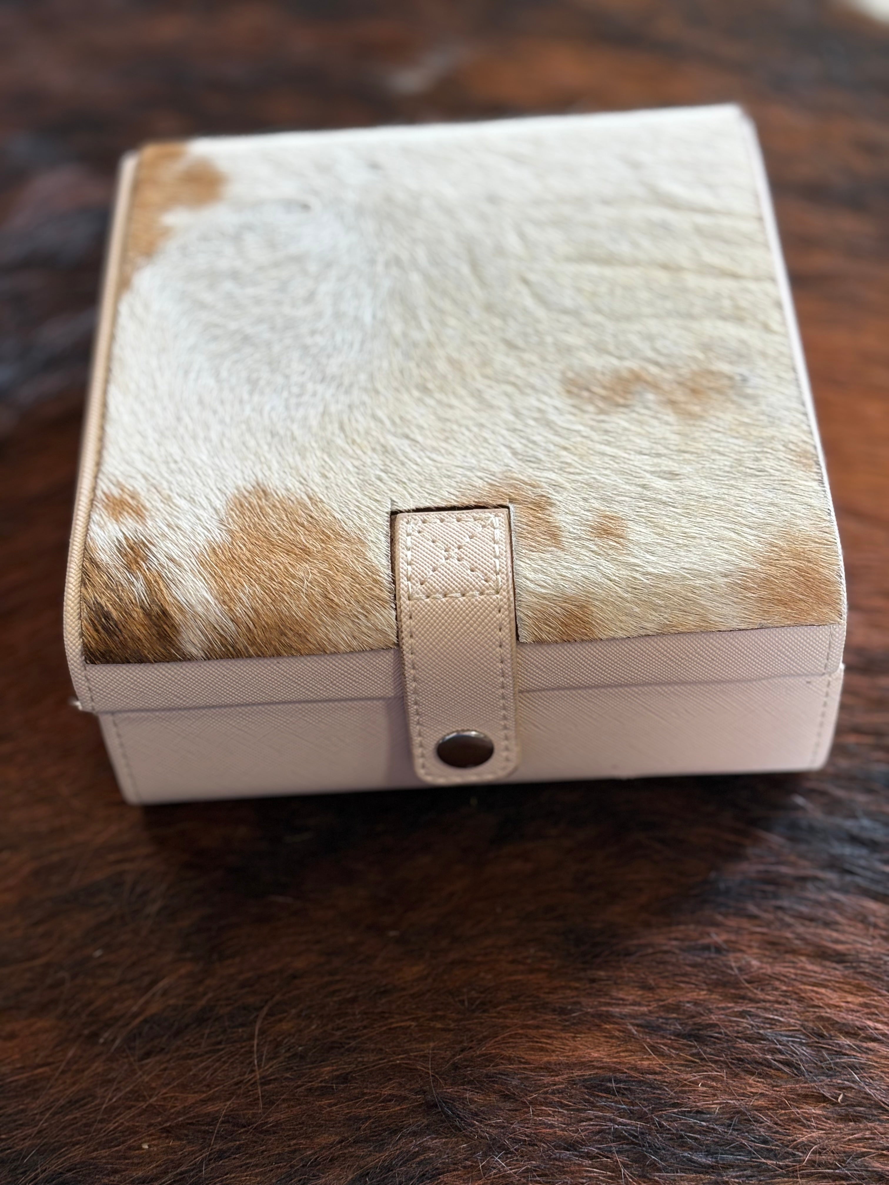 Large Cowhide Jewelry Case